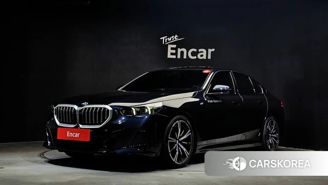BMW 5 Series (G60) 2023 Черный из Кореи