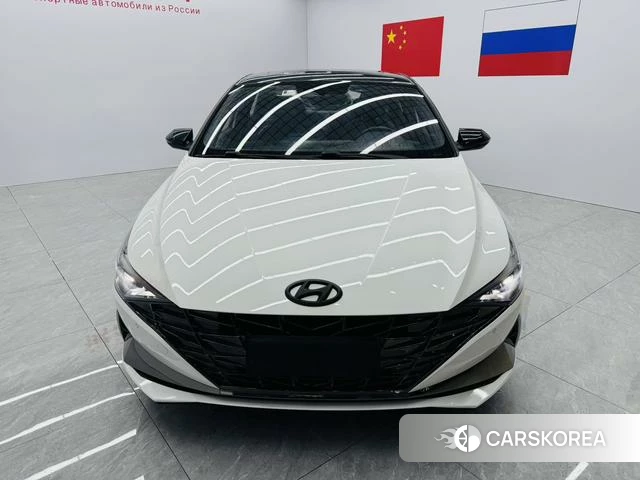 Hyundai Elantra 2023 Белый из Китая
