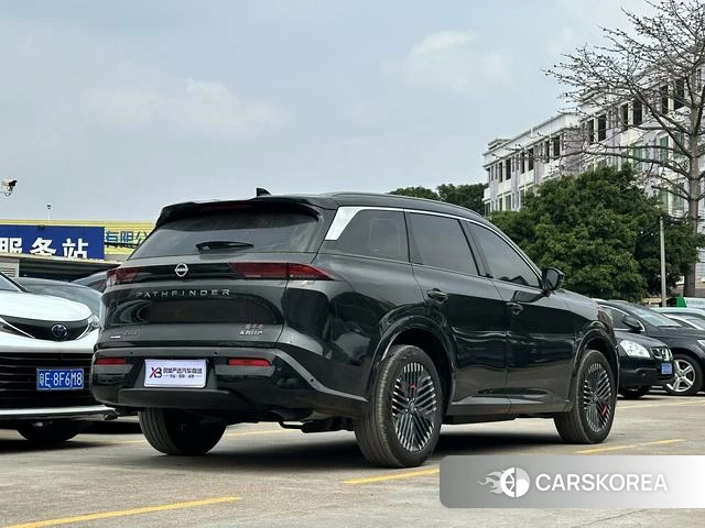Nissan Exploring the land 2025 Черный из Китая
