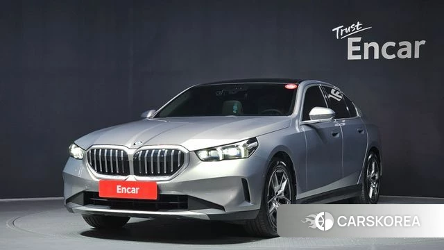 BMW 5 Series (G60) 2025 Песочный из Кореи