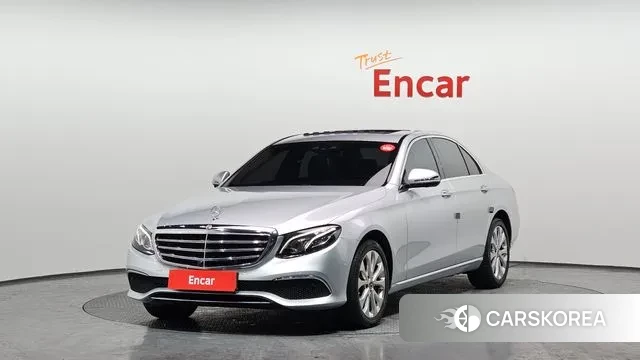 Mercedes-Benz E-Class W213 2018 Серебристо-серый из Кореи