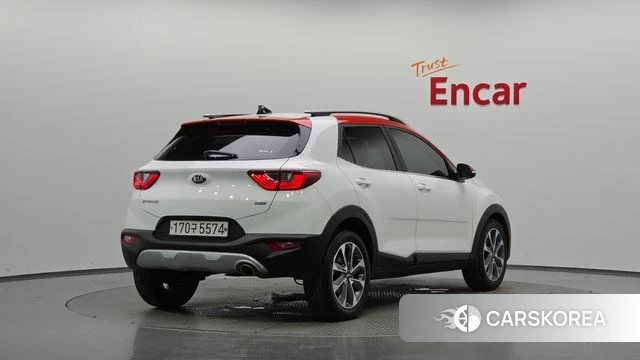 Kia Stonic 2019 Белый из Кореи