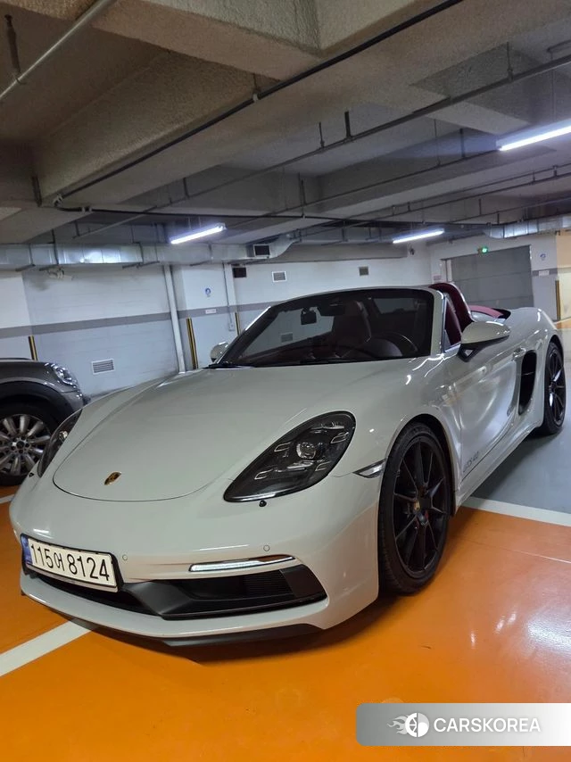 Porsche 718 Boxster 2021 Серебристо-серый из Кореи