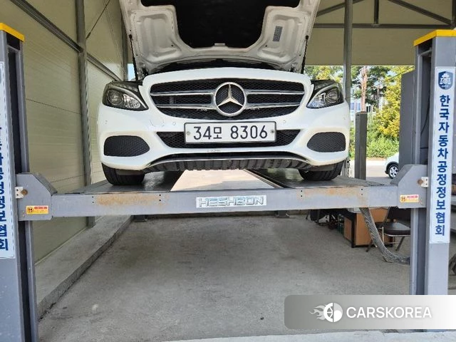 Mercedes-Benz C-Class W205 2018 Белый из Кореи