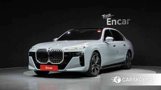 BMW 7 Series (G70) 2025 Светло-серебряный цвет из Кореи