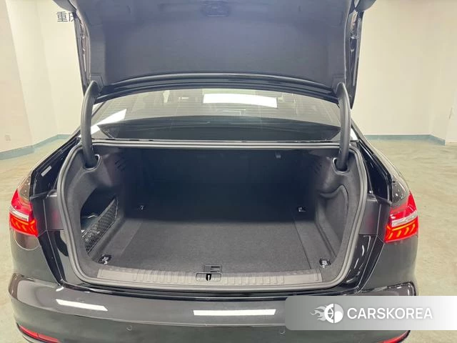 Audi A6L 2021 Черный из Китая