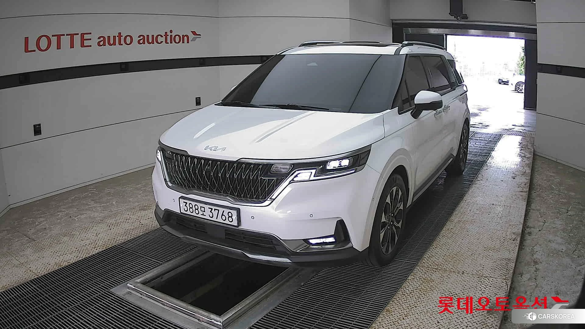 Kia Carnival 2023 Белый из Кореи