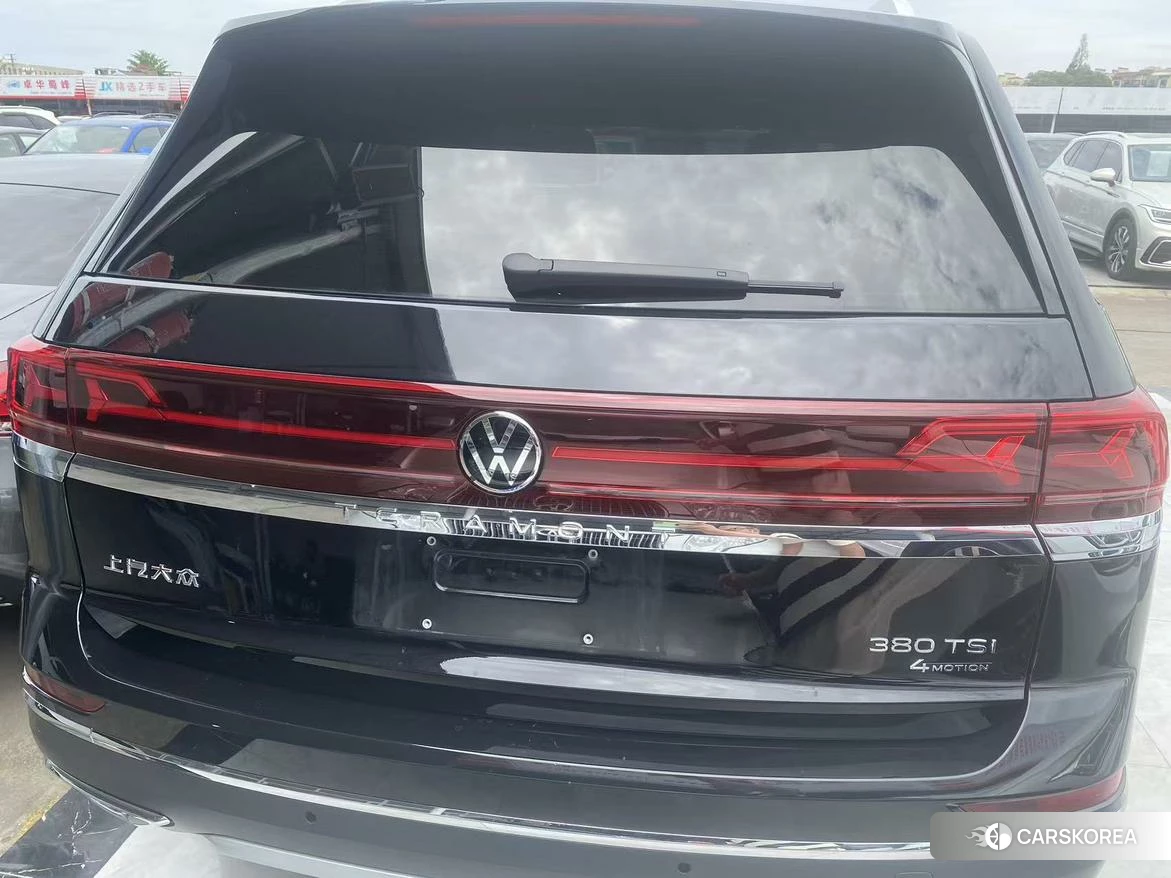 Volkswagen Tourang 2023 Черный из Китая