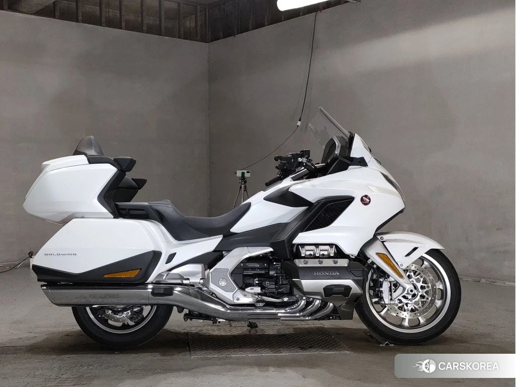 Проданный Honda GL1800 TOUR 2023 из Японии