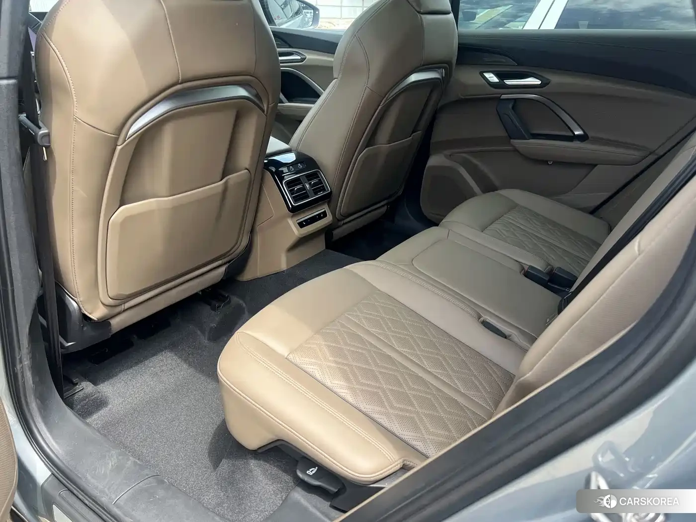 Audi Q5L 2026 Silver/gray из Китая