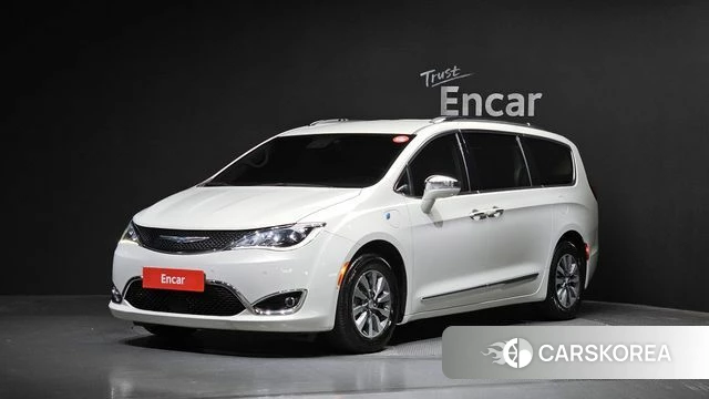 Chrysler Pacifica 2020 Жемчужный цвет из Кореи
