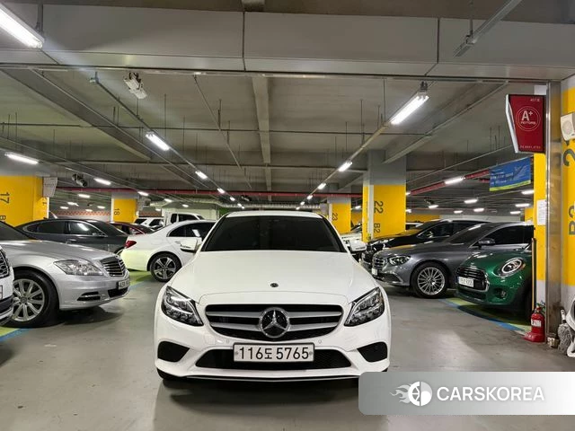 Mercedes-Benz C-Class W205 2019 Белый из Кореи