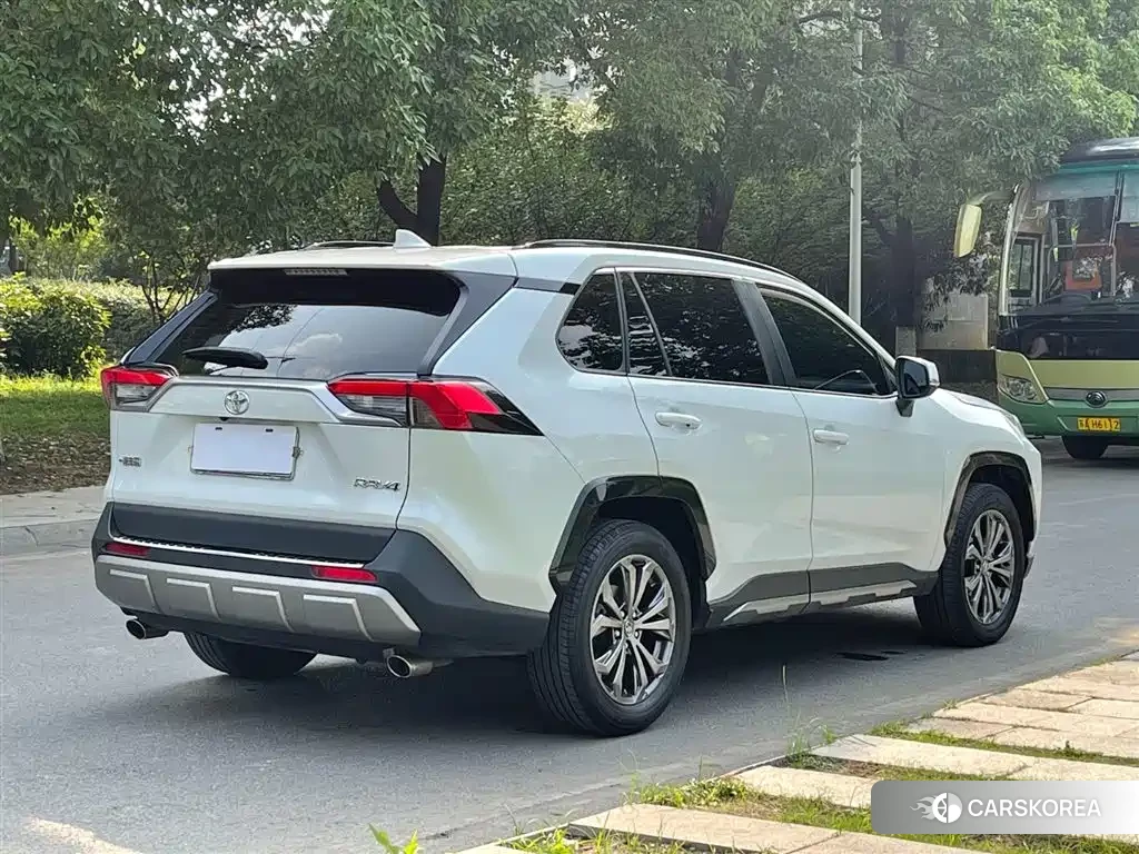 Toyota RAV4 2025 Белый из Китая