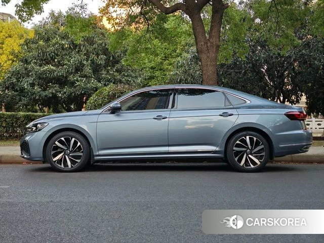 Volkswagen Passat 2022 Синий из Китая