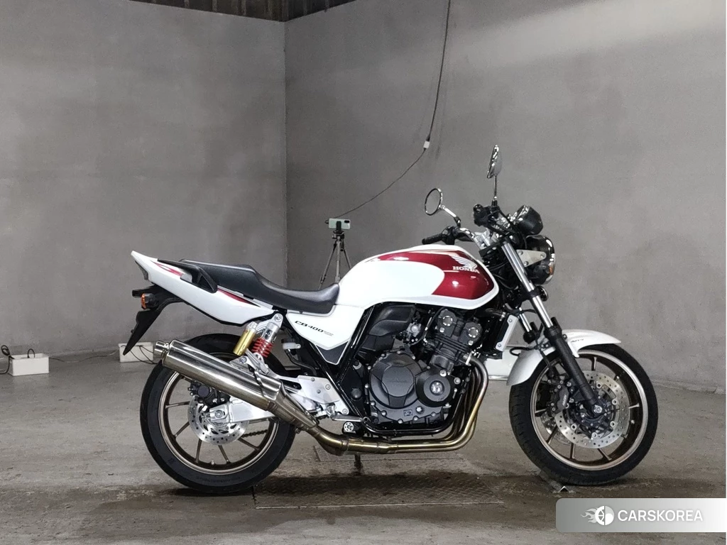 Проданный Honda CB400SF 2018 из Японии, фото 2