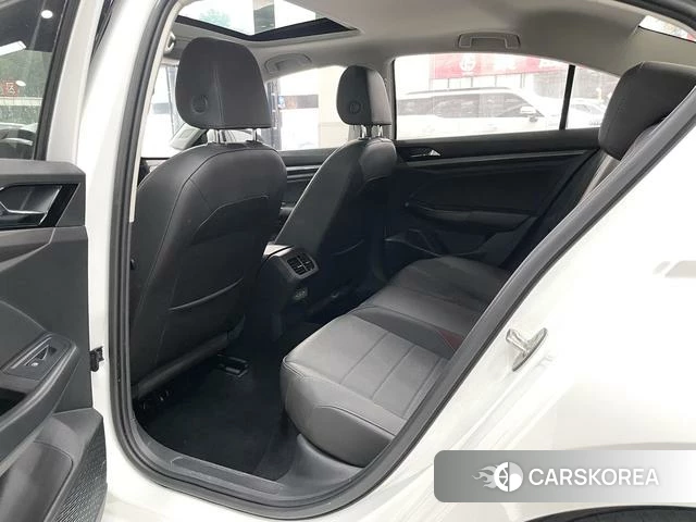 Volkswagen Bora 2022 Белый из Китая