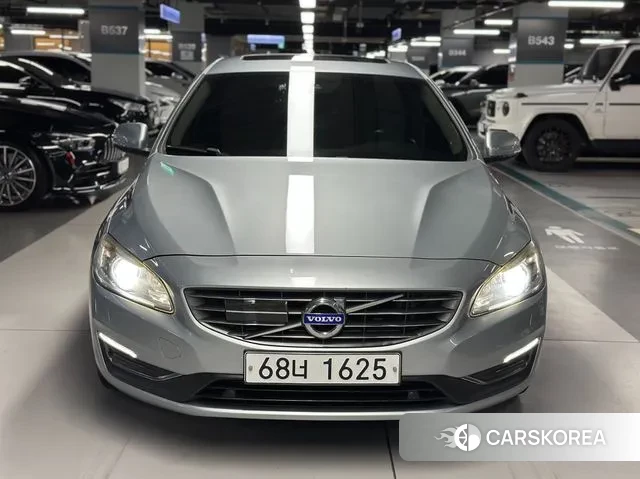 Volvo S60 2018 Серебристо-серый из Кореи