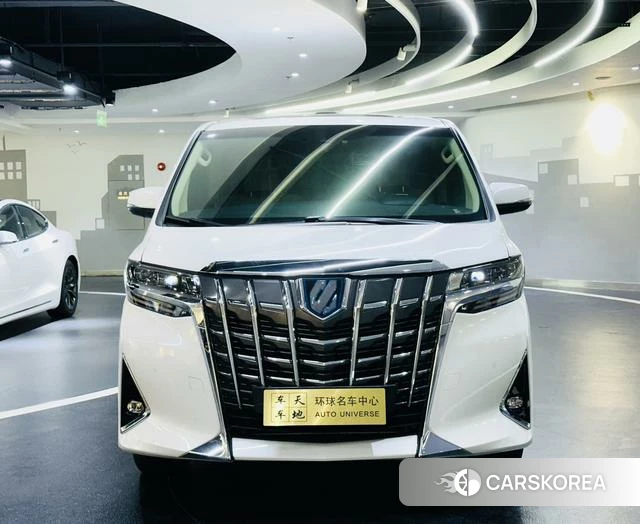Toyota Elfa 2022 Белый из Китая