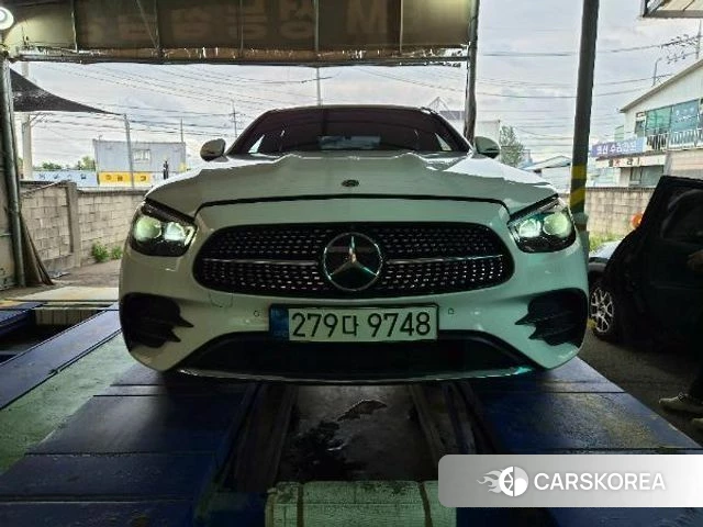 Mercedes-Benz E-Class W213 2021 Белый из Кореи