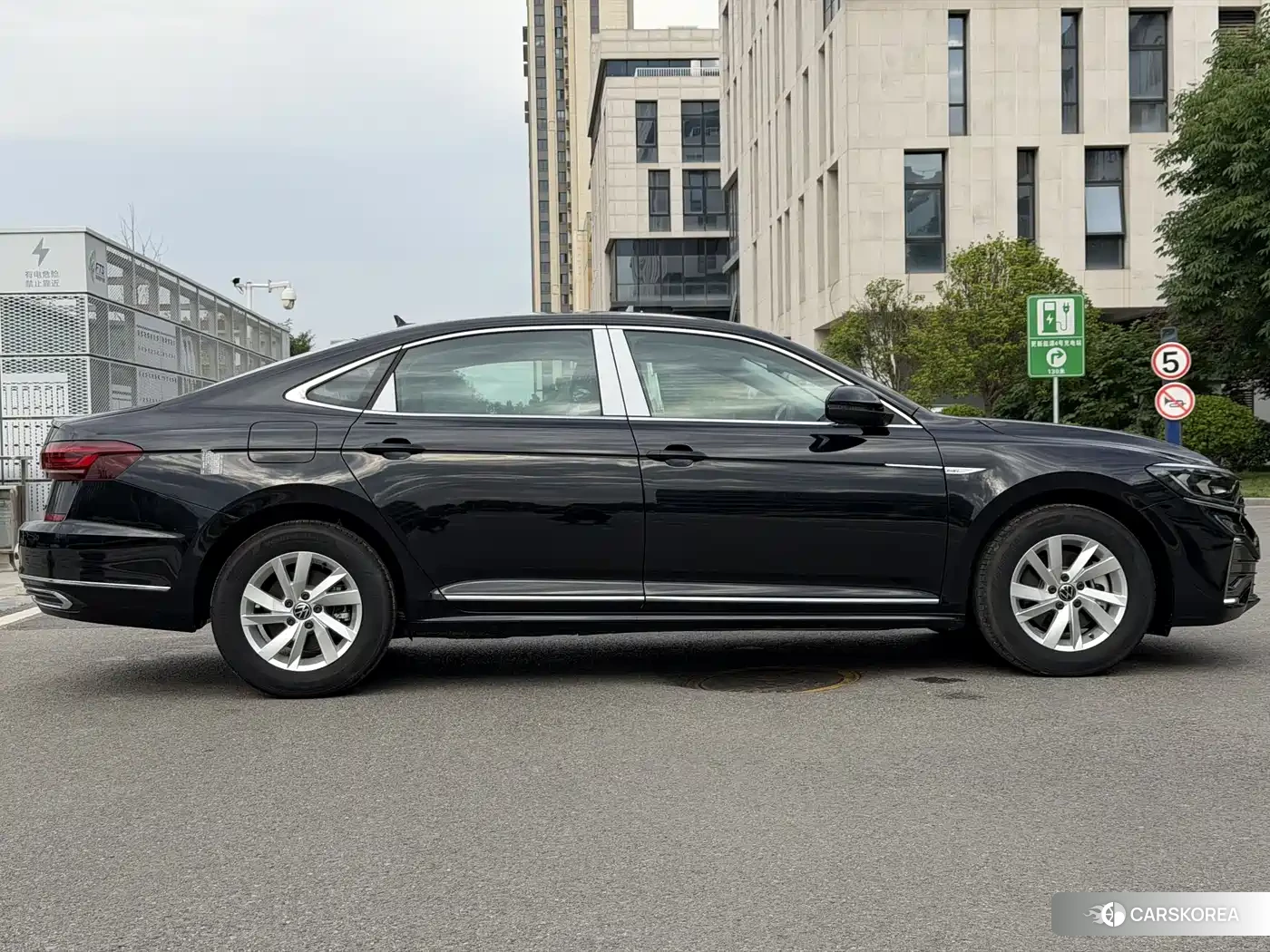 Volkswagen Passat plug-in hybrid 2026 Черный из Китая