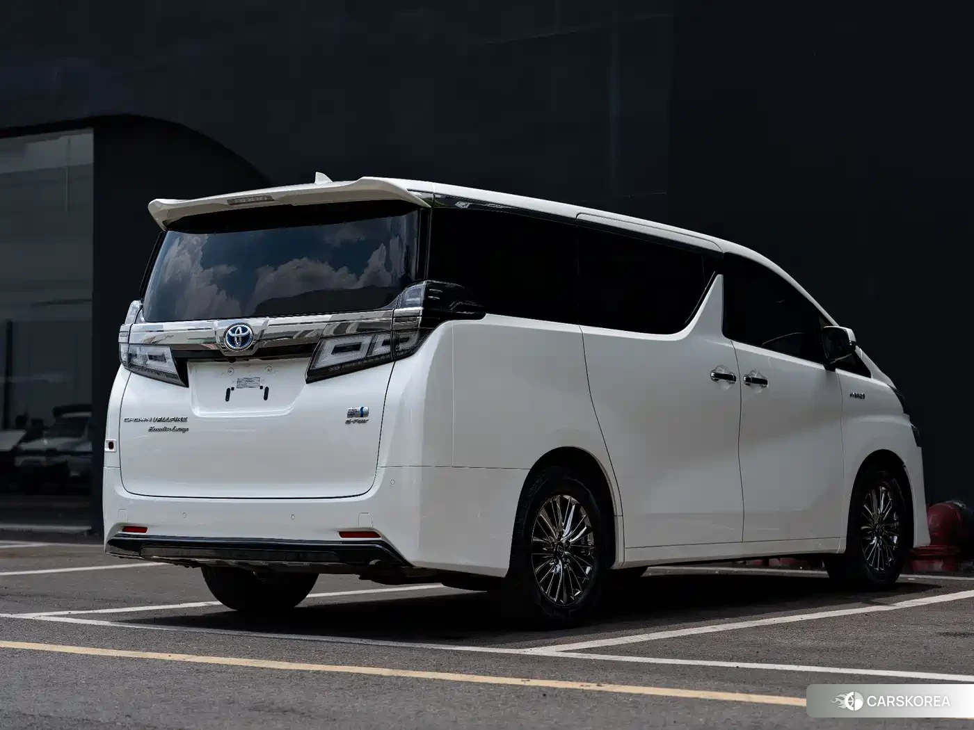 Toyota Vellfire 2022 Белый из Китая