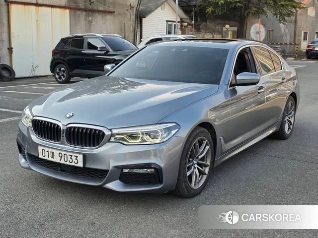 BMW 5 Series (G30) 2018 Серебристо-серый из Кореи