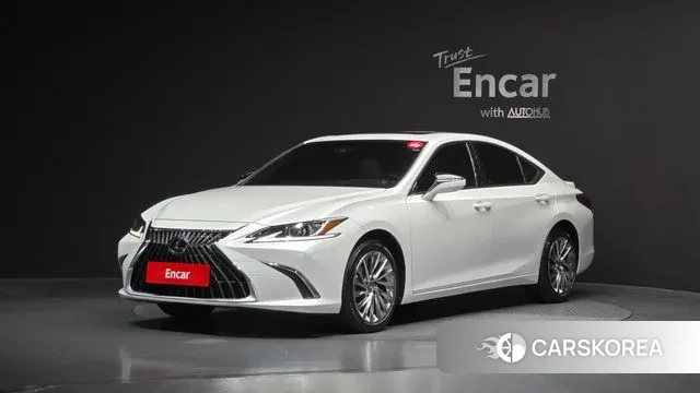 Lexus ES300h 7th generation 2022 Белый из Кореи