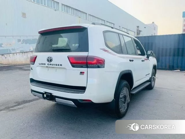 Toyota Land Cruiser (imported) 2024 Белый из Китая
