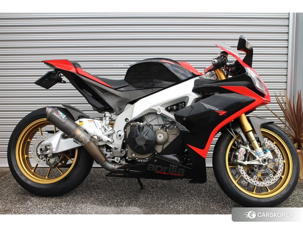 Проданный Aprilia RSV4 FACTORY 2013 из Японии, фото 2