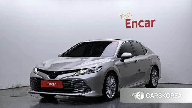 Toyota Camry (XV70) 2018 Серебристо-серый из Кореи
