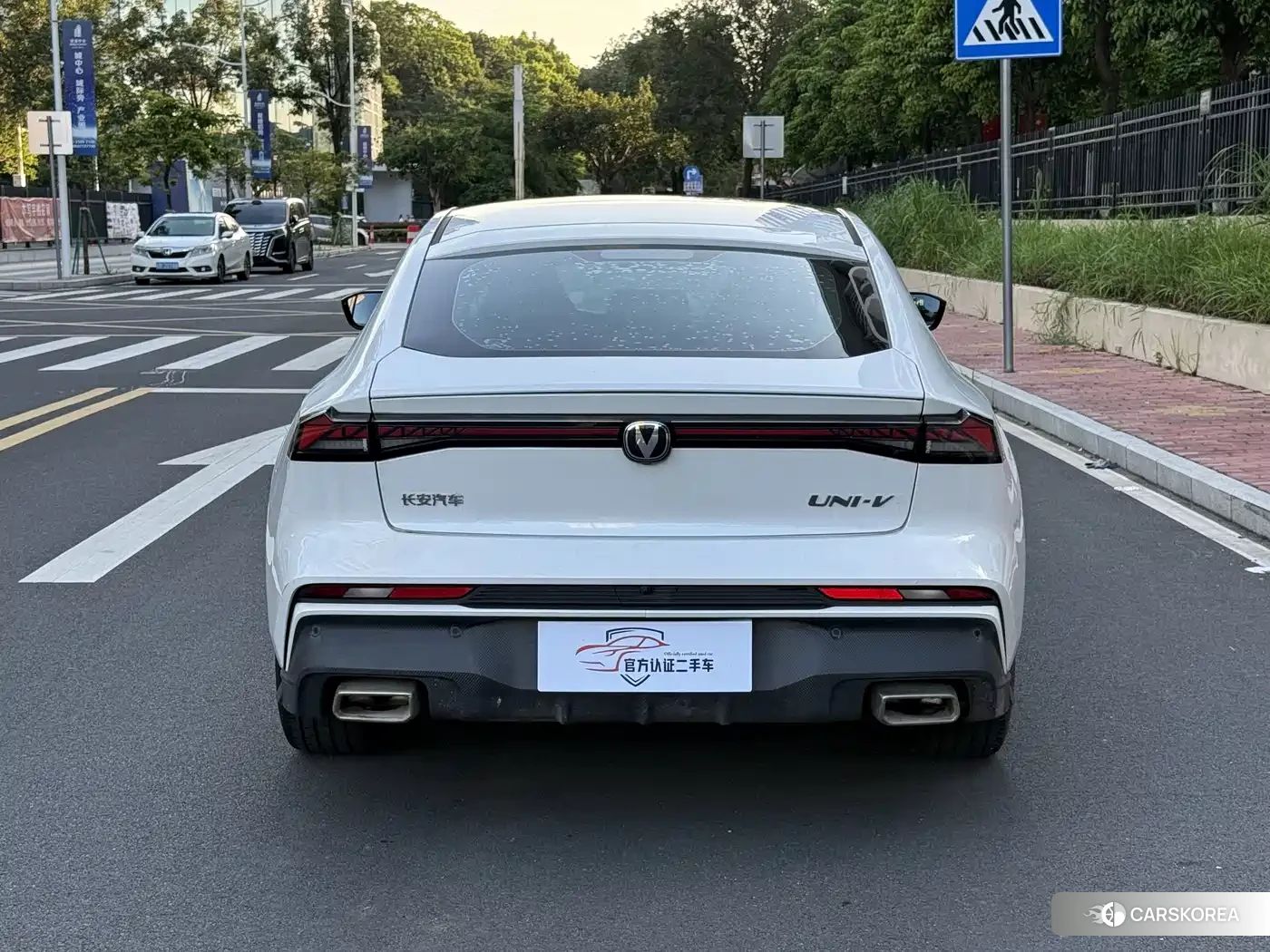Chang'an Changan UNI-V 2024 Белый из Китая