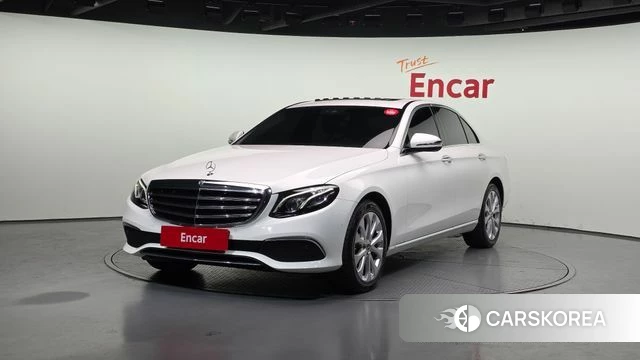 Mercedes-Benz E-Class W213 2019 Белый из Кореи