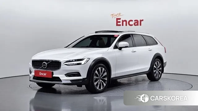Volvo V90 Cross-Country 2022 Белый из Кореи
