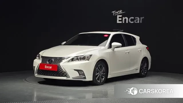 Lexus CT200h 2021 Белый из Кореи
