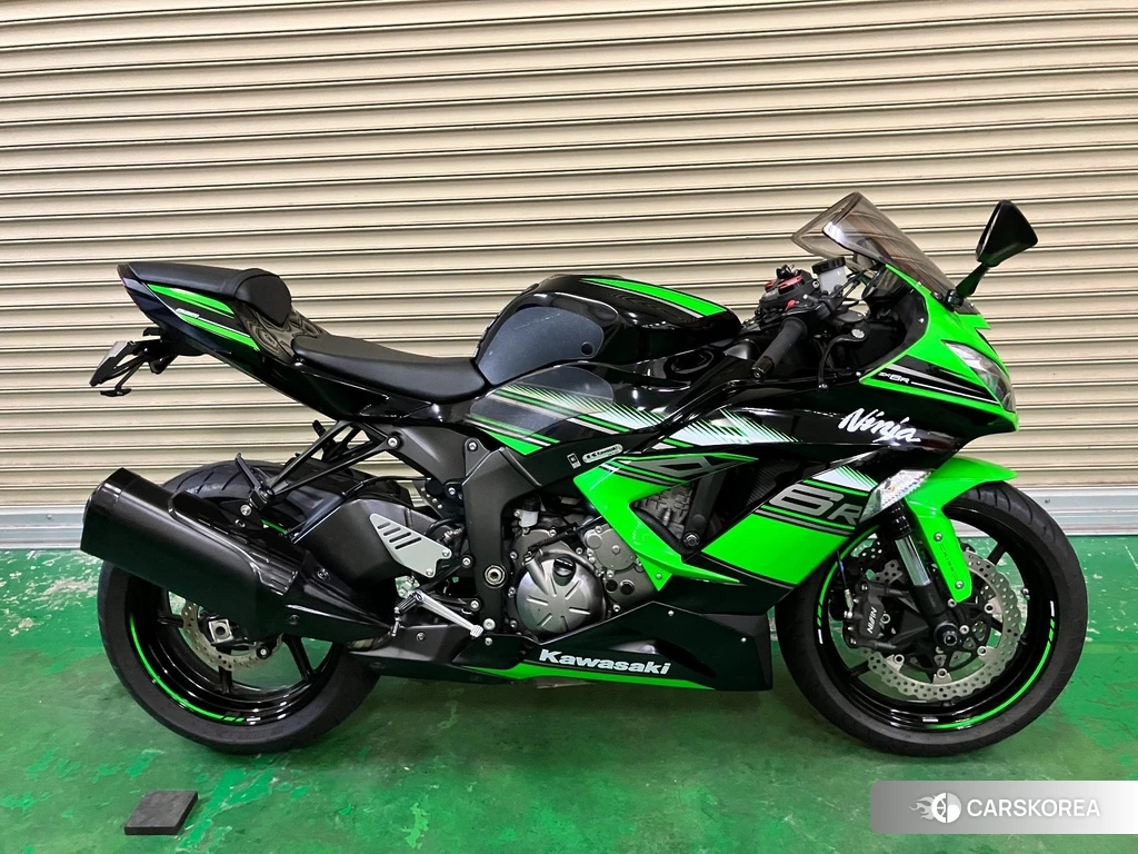 Проданный Kawasaki NINJA ZX-6R 2016 из Японии