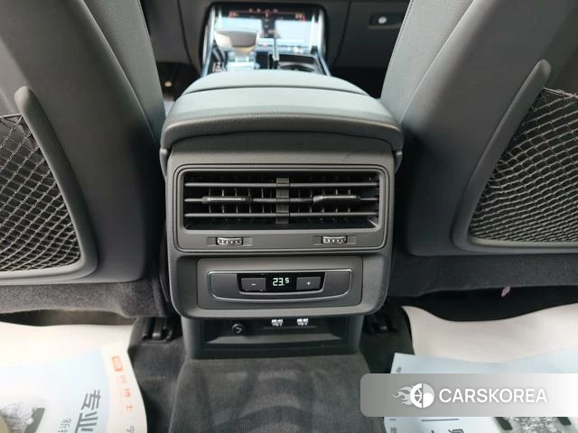Audi Q8 2020 Серебристо-серый из Китая