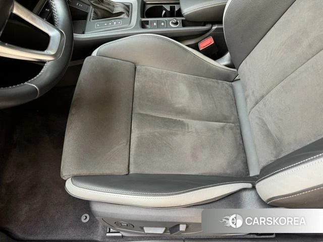 Audi Q3 2022 Темно-серый из Китая