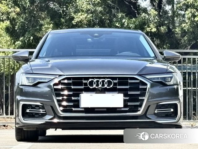 Audi A6L 2023 Темно-серый из Китая