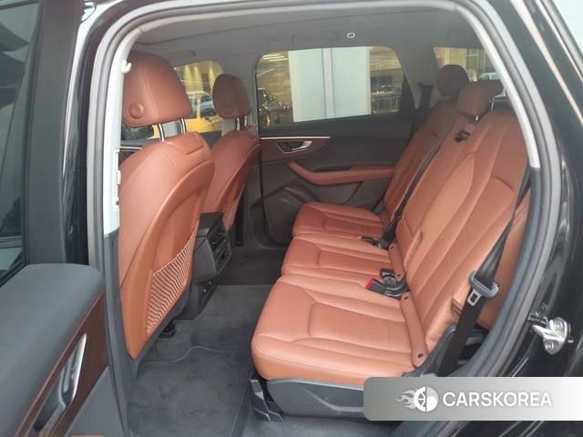 Audi Q7 2024 Черный из Китая