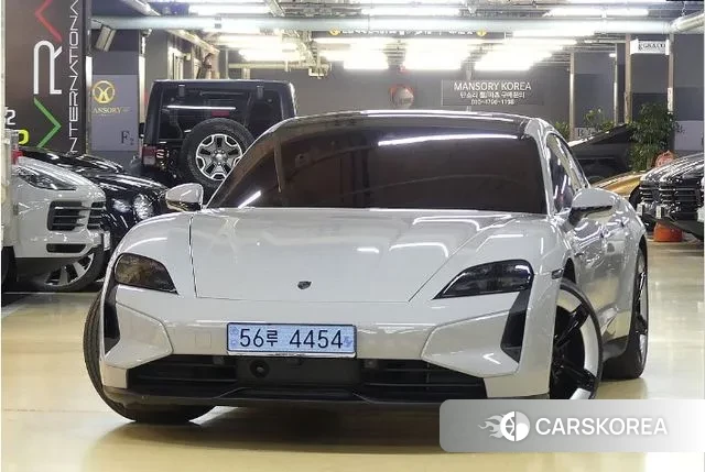 Porsche Taycan 2024 Серебристо-серый из Кореи