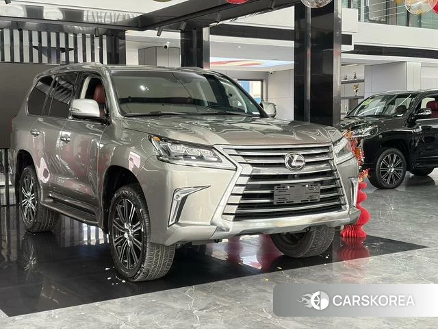 Lexus LX 2022 Серебристо-серый из Китая