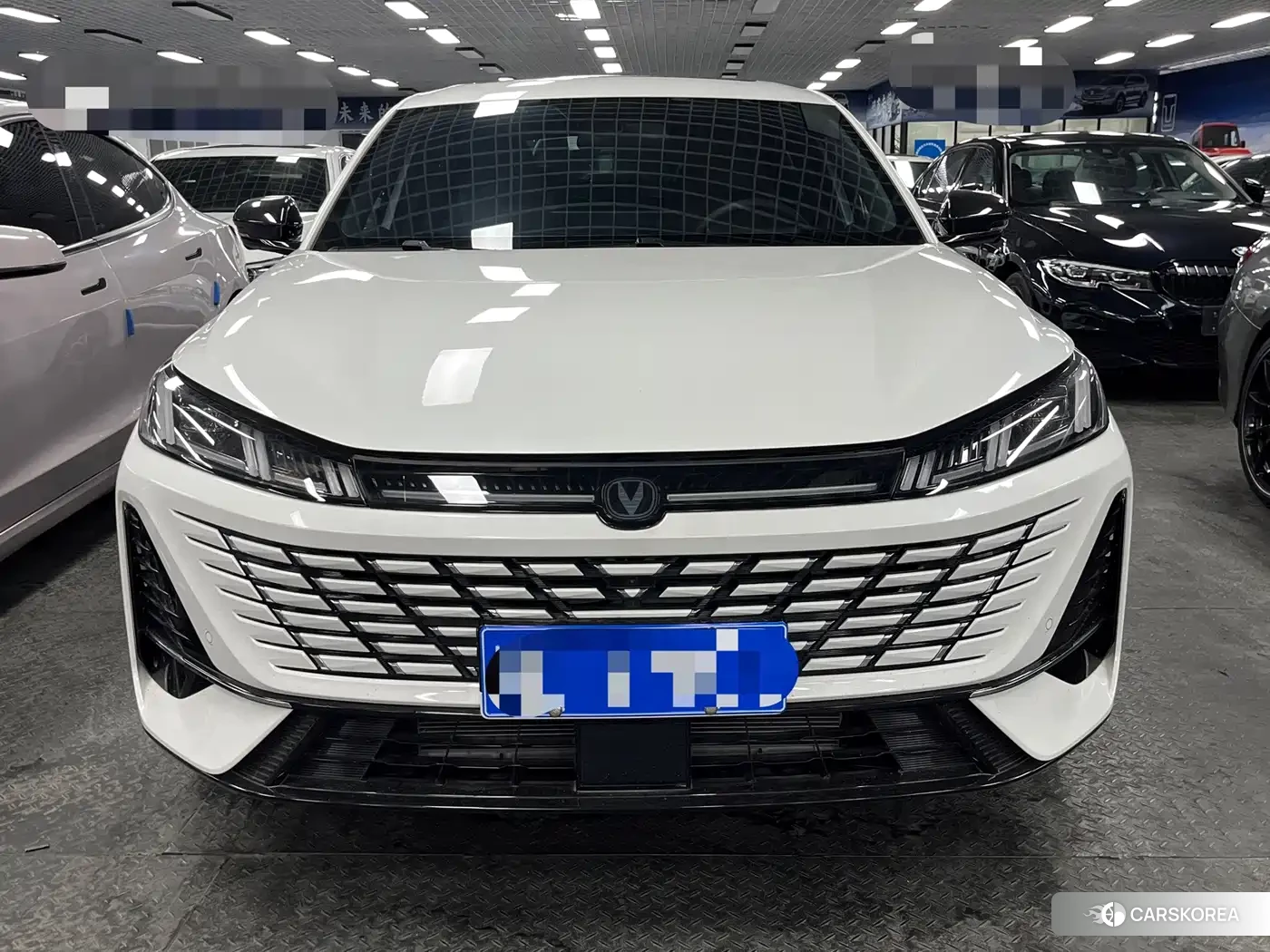 Chang'an Yidong 2025 Белый из Китая