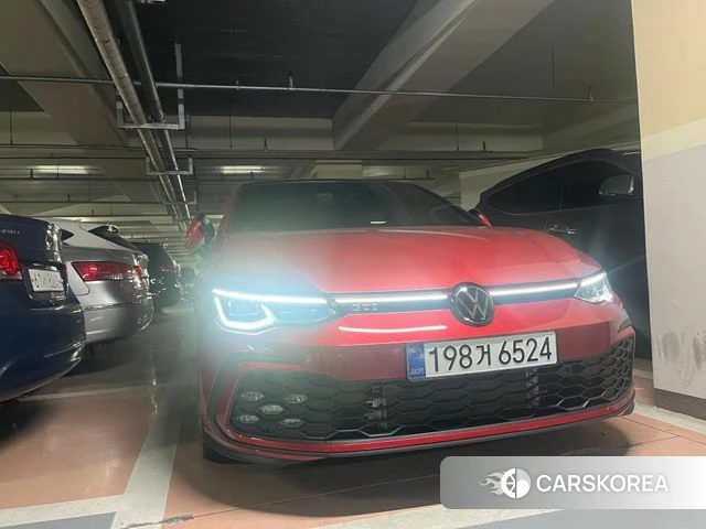 Volkswagen Golf 8th Generation 2024 Красный из Кореи