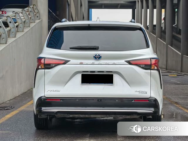 Toyota Saina 2023 Белый из Китая