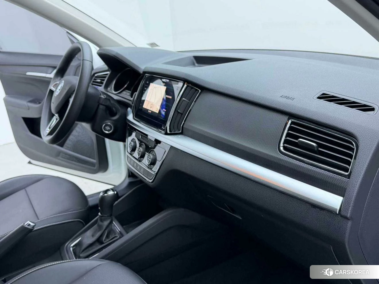 Skoda Komick 2022 Белый из Китая