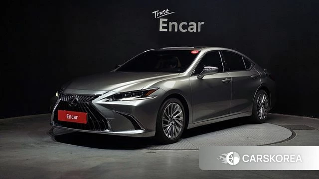 Lexus ES300h 7th generation 2023 Серебристо-серый из Кореи