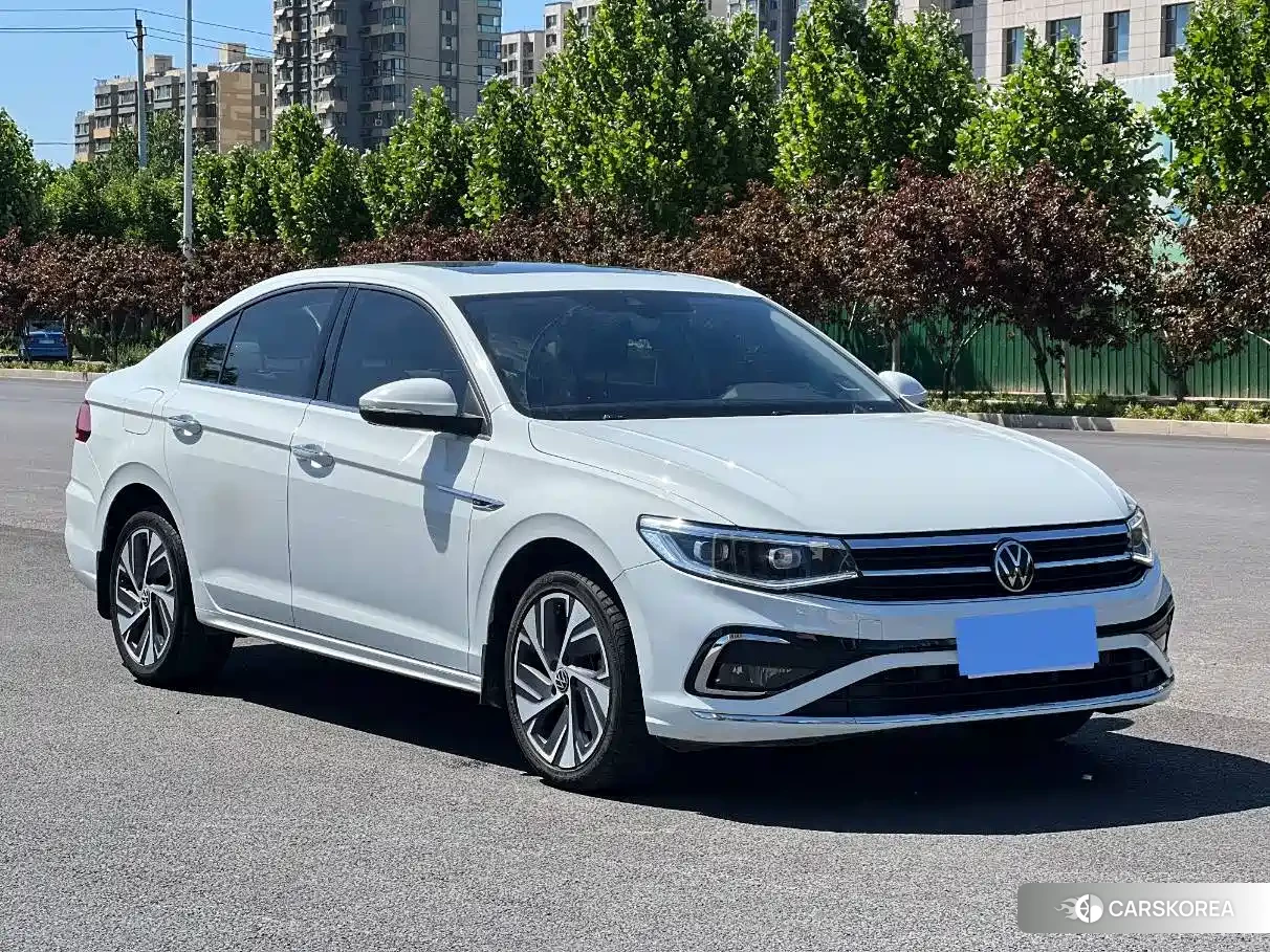 Volkswagen Bora 2023 Белый из Китая