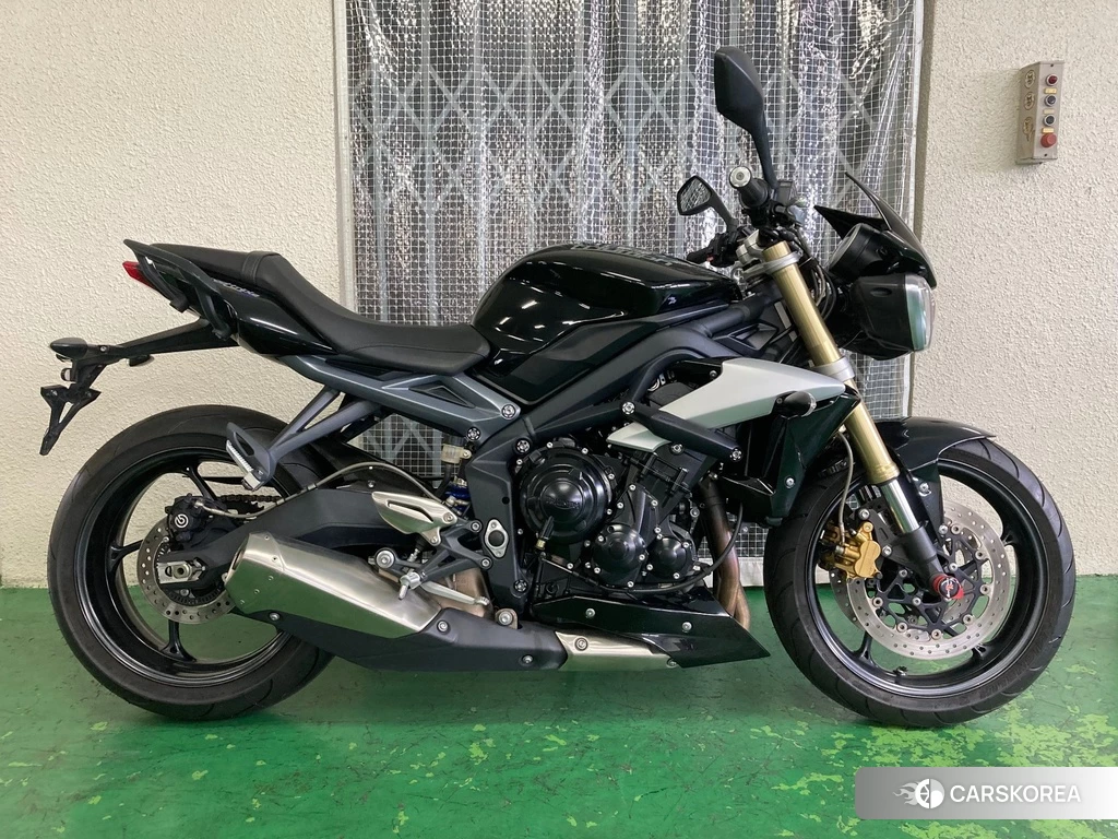 Проданный Triumph STREET TRIPLE 2014 из Японии