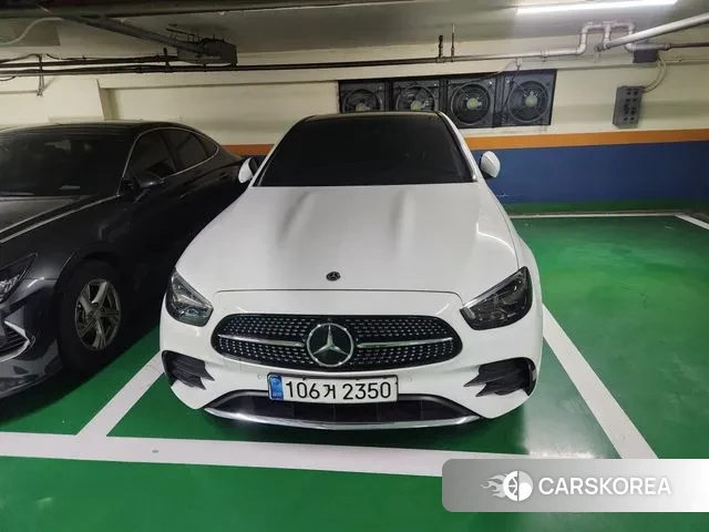 Mercedes-Benz E-Class W213 2021 Белый из Кореи