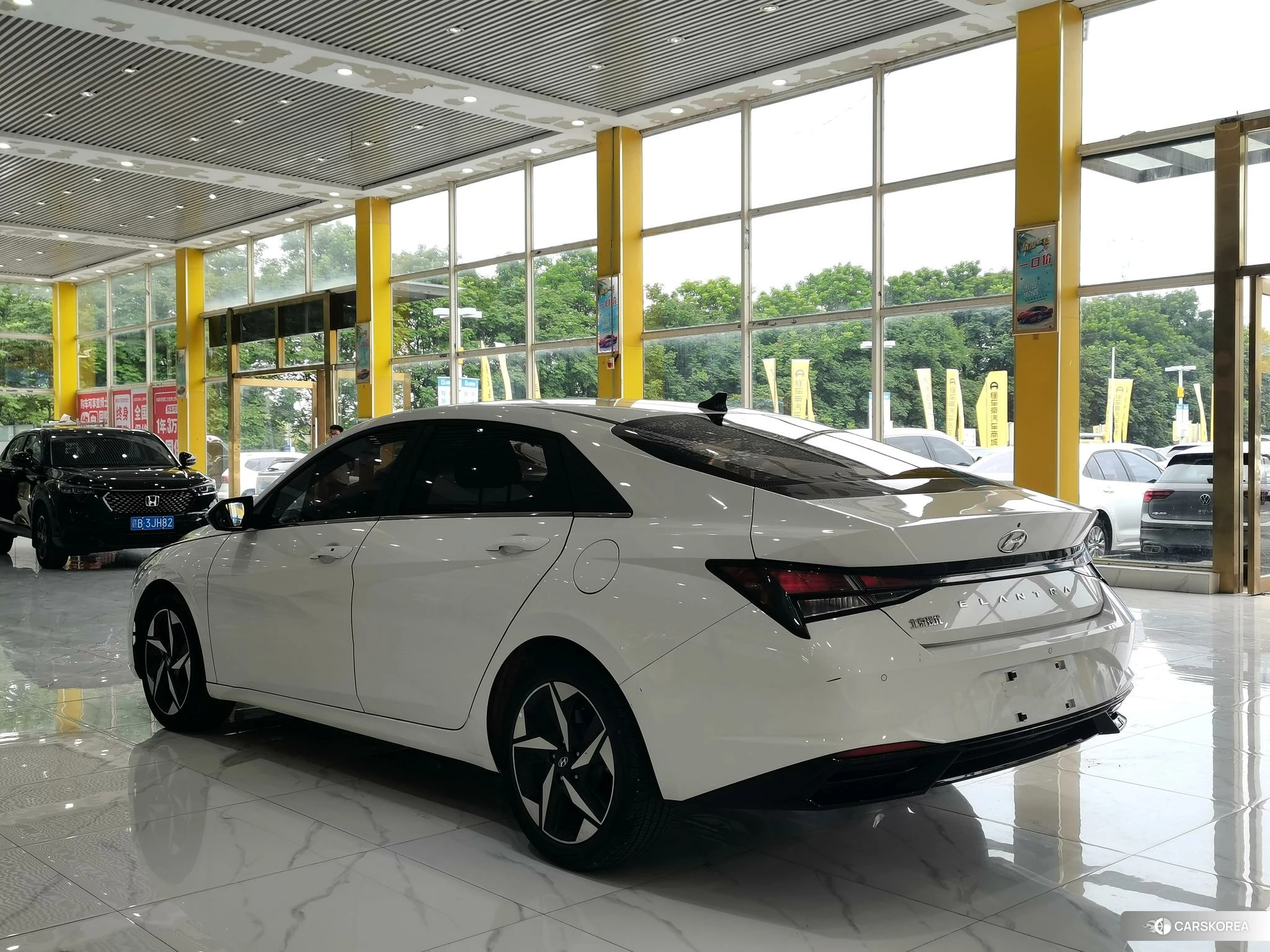 Hyundai Elantra 2022 Белый из Китая
